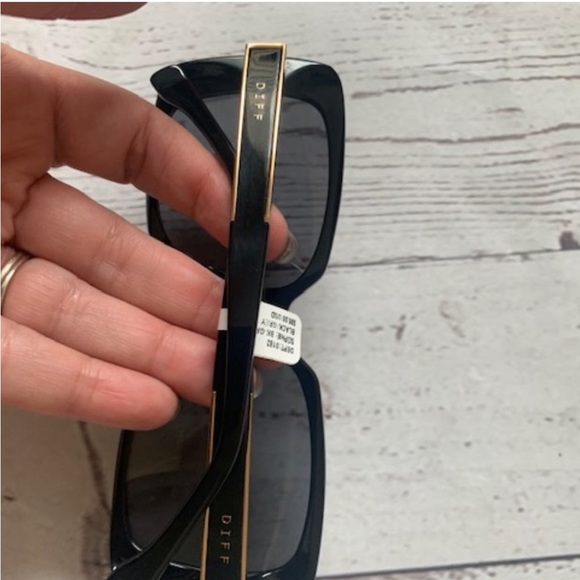 DIFF Sophie sunnies like new - Picture 2 of 3